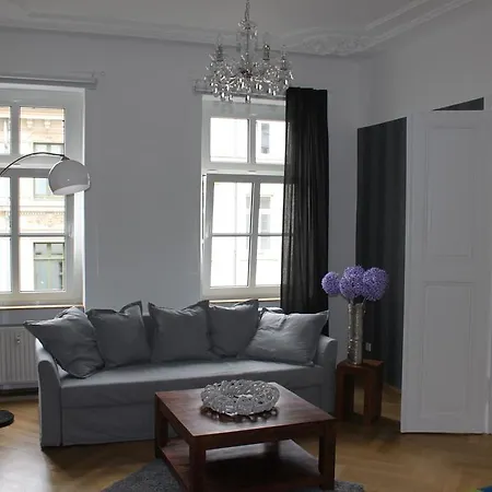 Hecht Apartment *